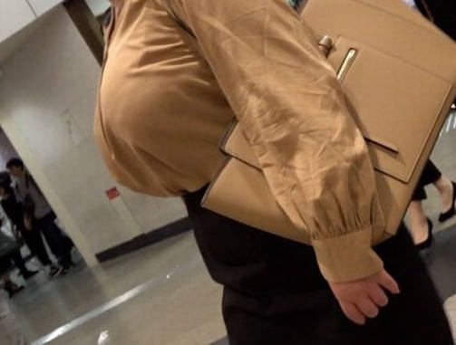 着衣巨乳 エロ画像 【23】