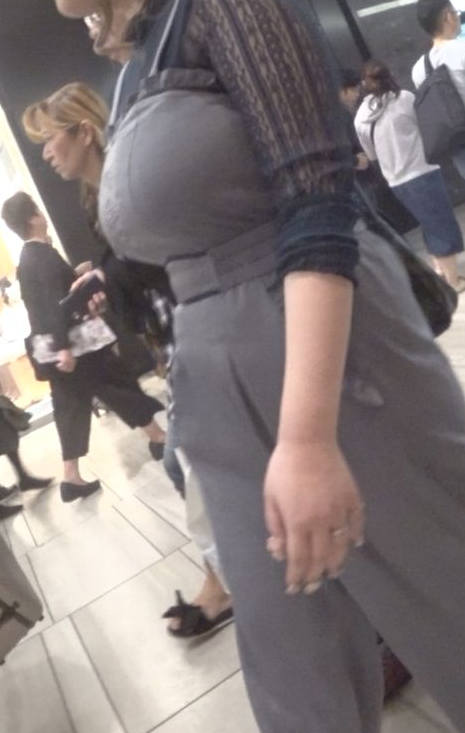 着衣巨乳 エロ画像 【26】