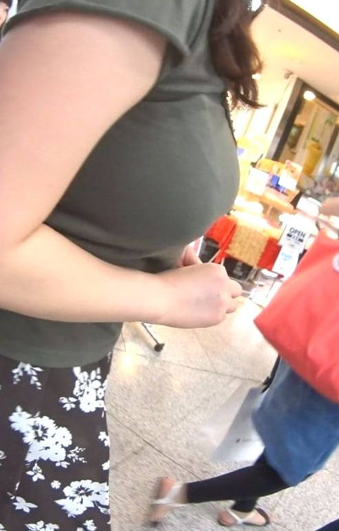 着衣巨乳 エロ画像 【29】