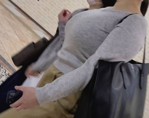 着衣巨乳 エロ画像 【36】