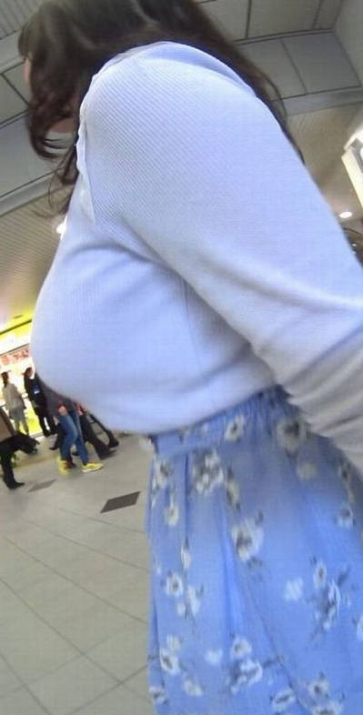 着衣巨乳 エロ画像 【38】