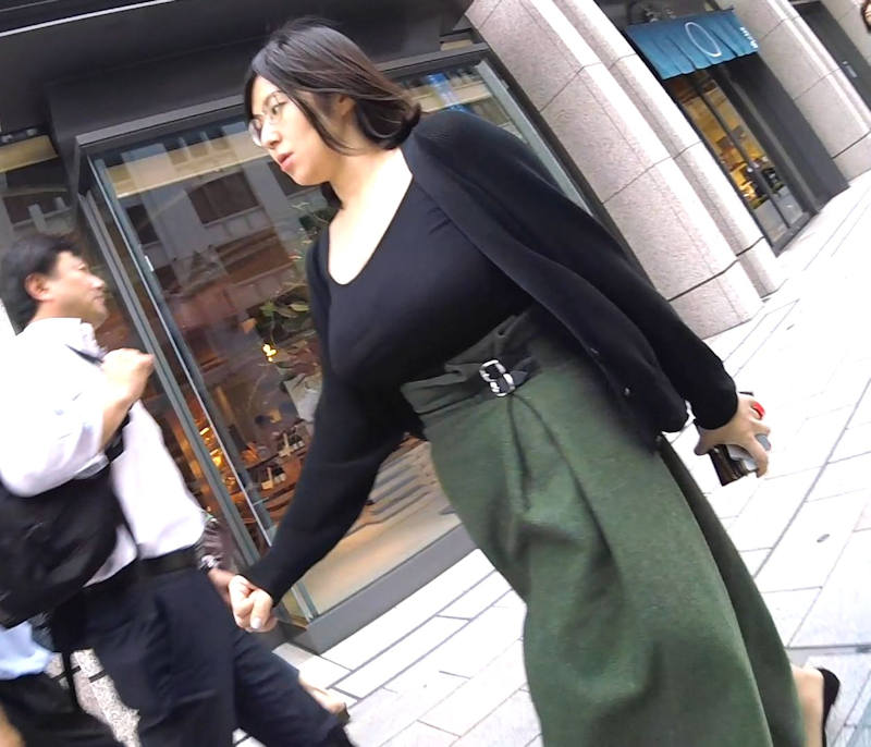 着衣巨乳 エロ画像 【41】