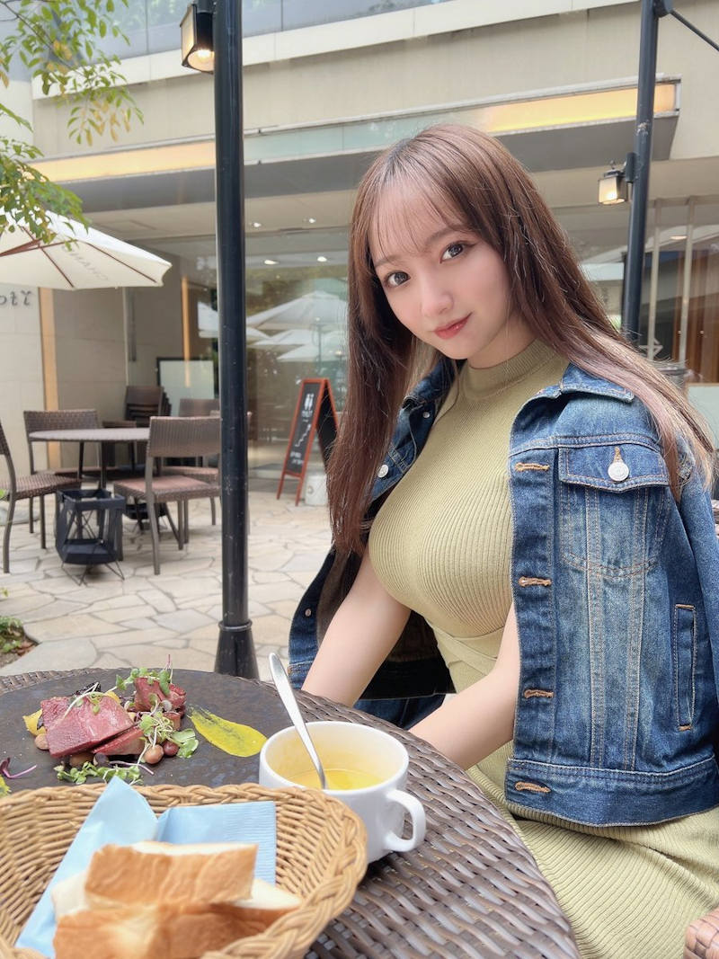 着衣巨乳 エロ画像 【51】