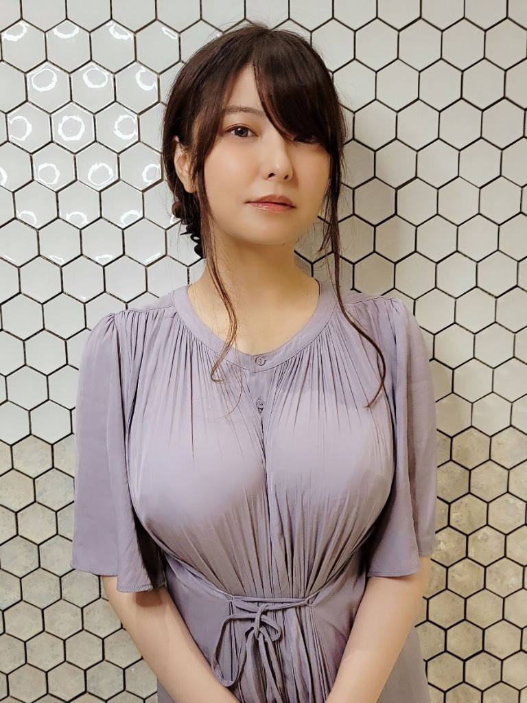 着衣巨乳 エロ画像 【68】