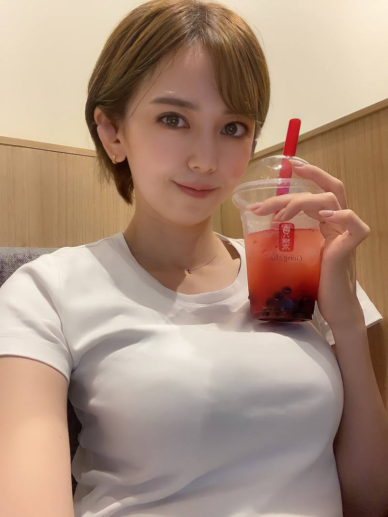 着衣巨乳 エロ画像 【82】