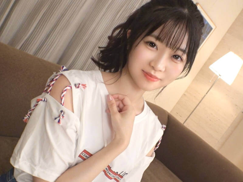 小動物系の可愛い貧乳女子ハメ撮りAV