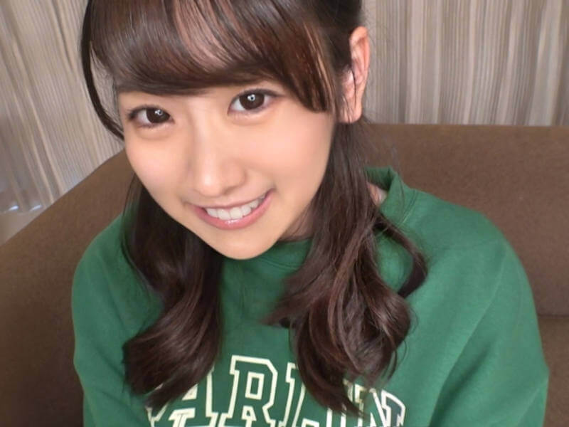 地味可愛い純朴女子大生のハメ撮りAV