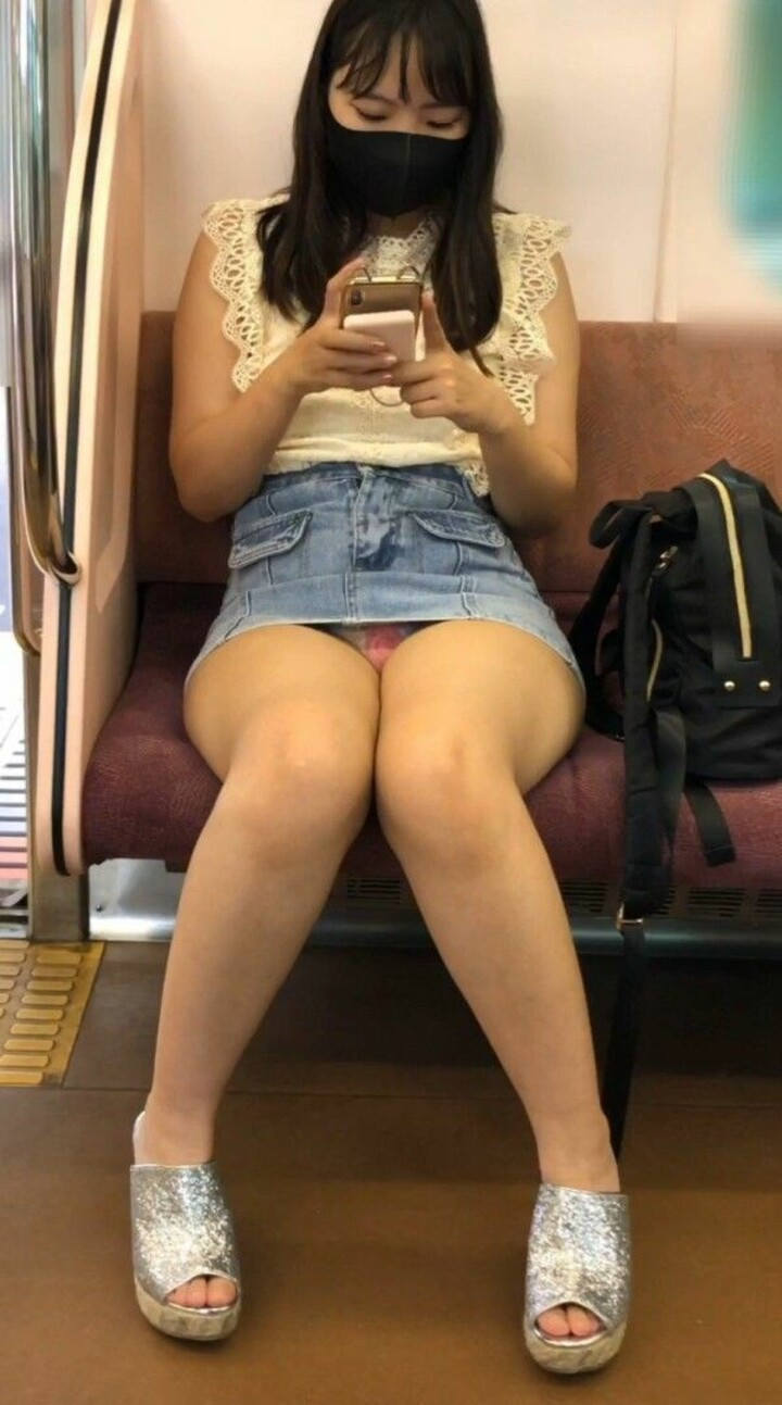 ミニスカ デニム エロ画像 【23】