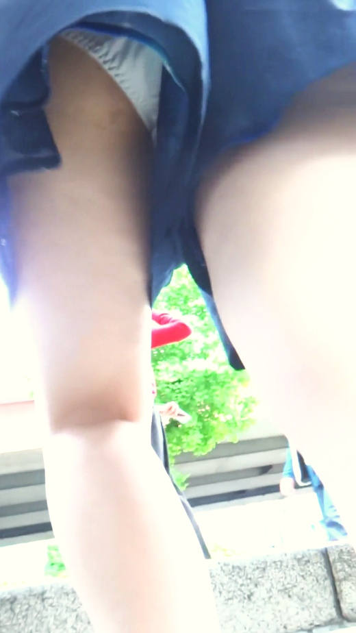隙間 パンチラ 逆さ撮り エロ画像 【46】