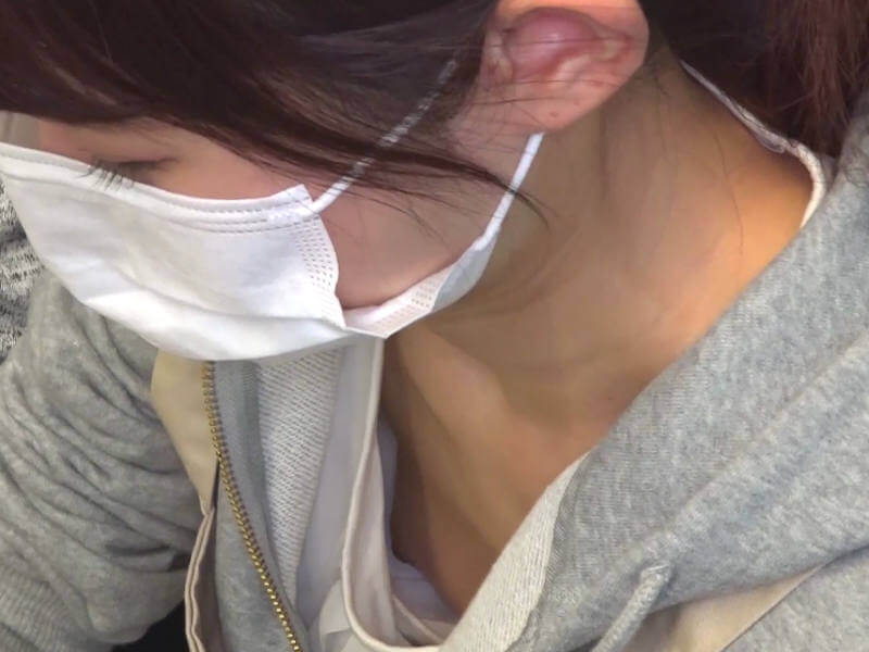 胸チラのエロ画像 おっぱいチラリ100選