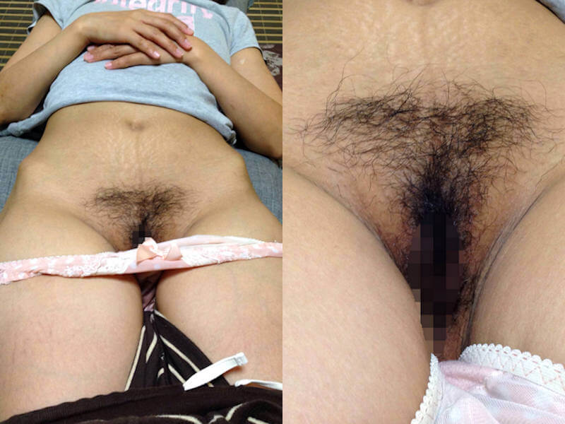 寝る奥さんのパンツを脱がせる投稿エロ画像