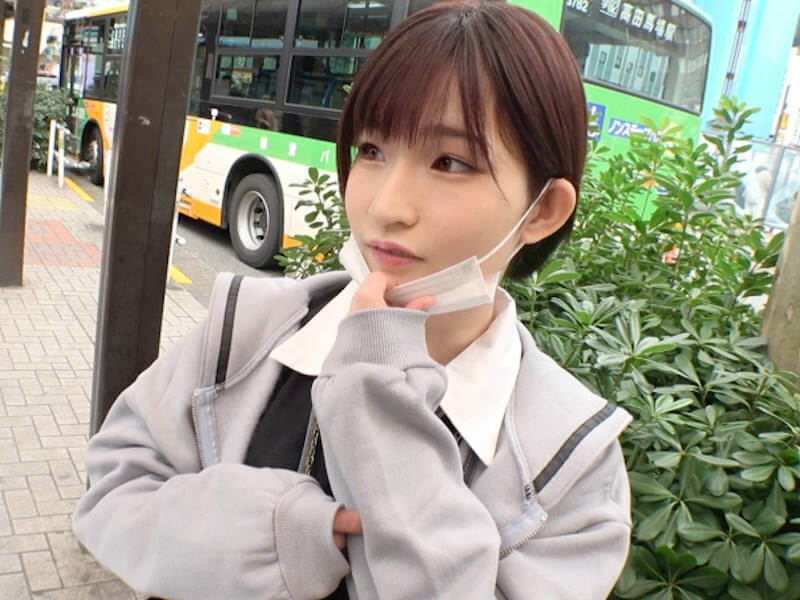 色白で剛毛なミニマム女子大生のナンパハメAV