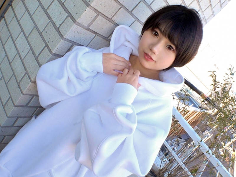 パーカーで来たショートヘア女子のハメ撮りAV