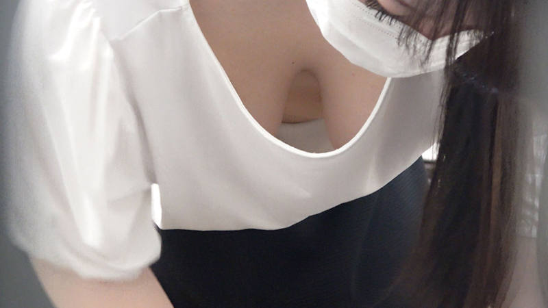 谷間 巨乳 胸チラ エロ画像 【53】