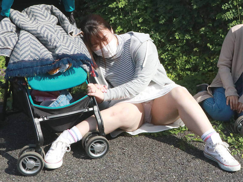 ベビーカーママさん達のエロ画像