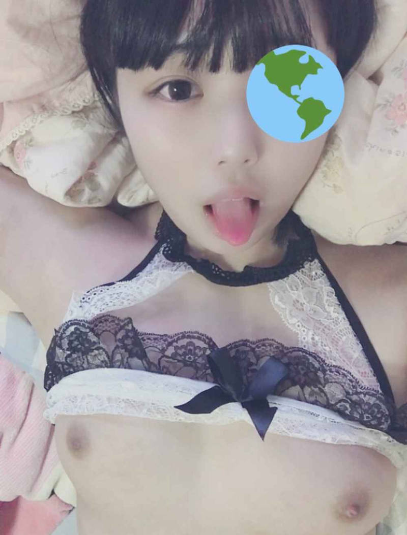 舌出し 自撮り エロ画像 【18】