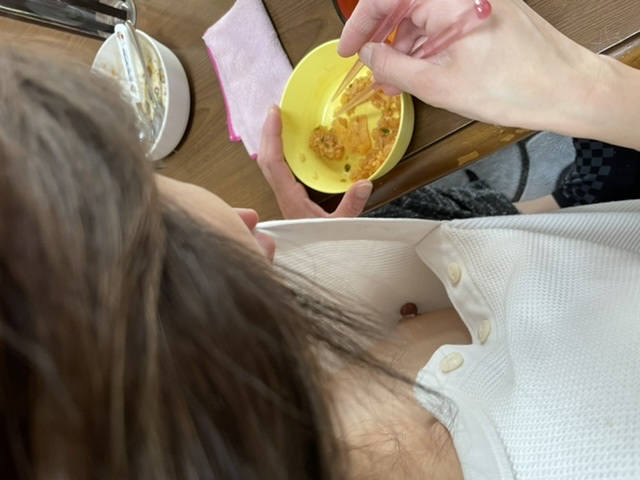 胸チラ 家庭内 エロ画像 【20】