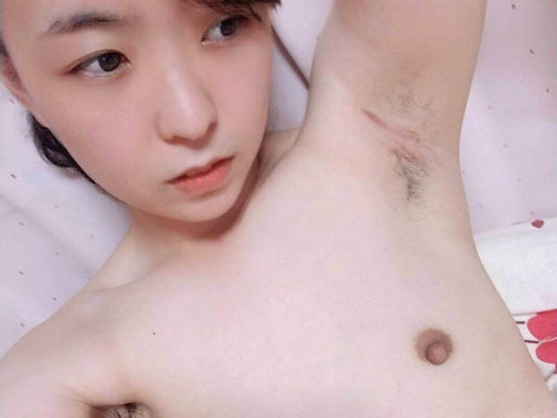 腕上げワキ見せ女子のエロ画像
