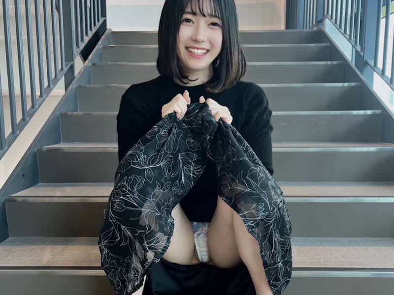 可愛い女の子のパンチラエロ画像