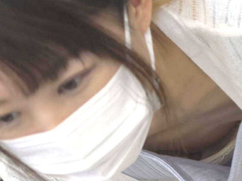 乳首チラ女子エロ画像 ラッキー胸チラ100連発