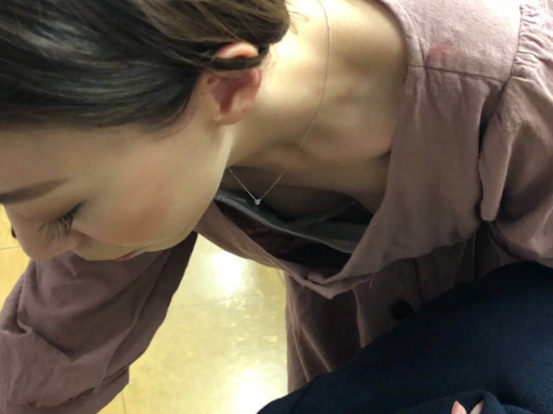 胸チラ画像 エロい胸元100連発