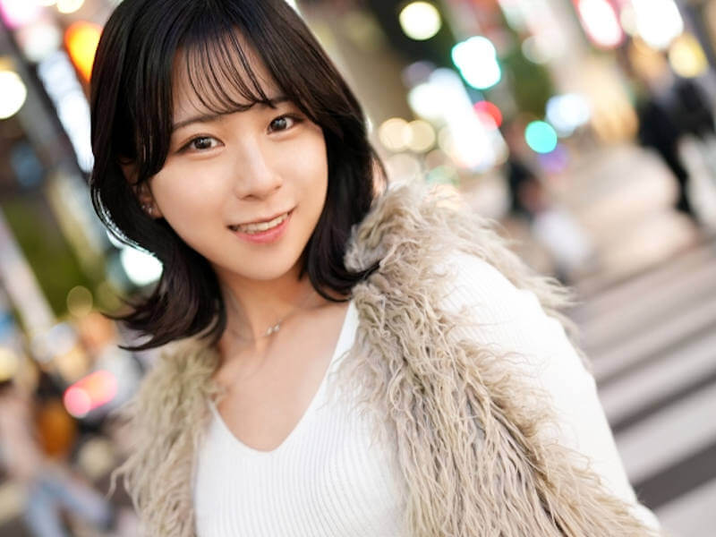 激しいのが好きな小動物系貧乳女子ハメ撮りAV