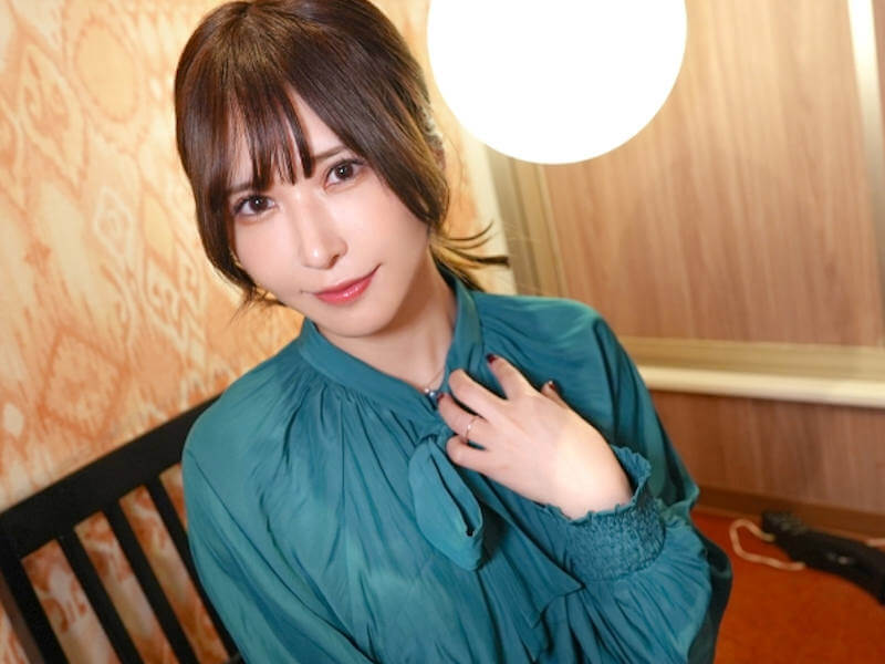 アラサー専業主婦がハメ撮りで潮吹きするAV