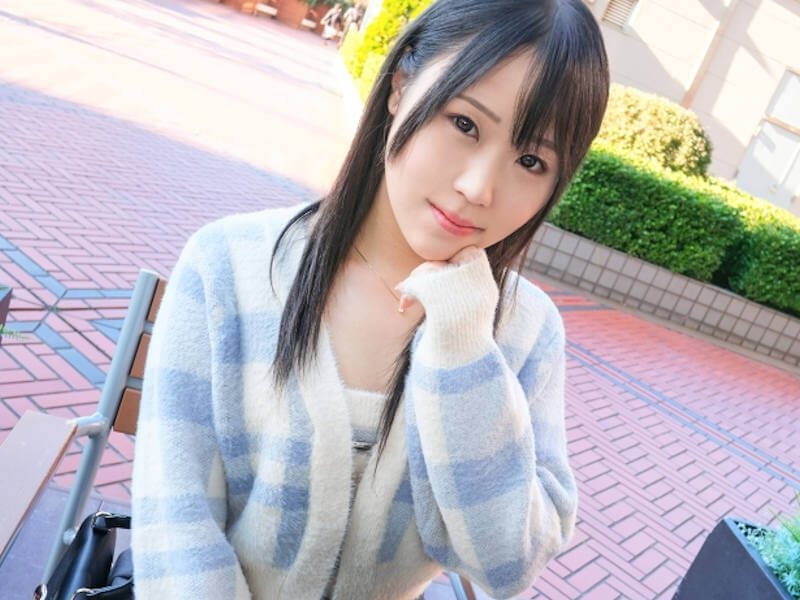 初心な貧乳童顔女子大生のハメ撮りAV