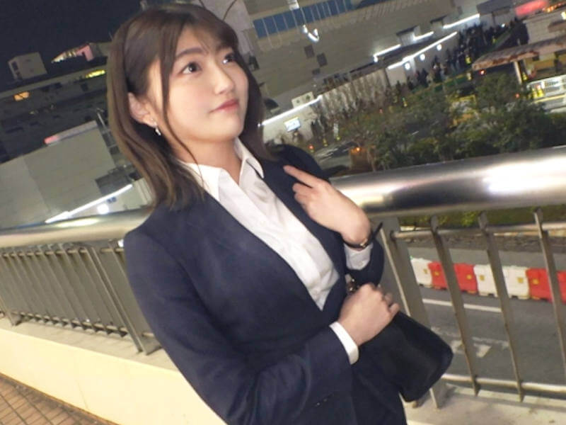 ナンパした新卒OLがスプリットタンだったAV