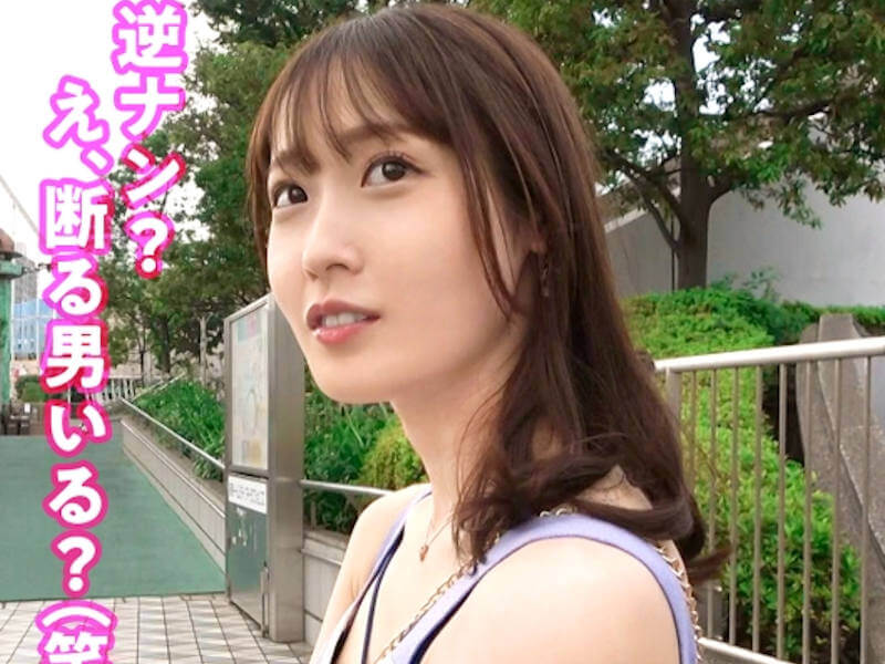 ドSの貧乳美女が逆ナンで男を寝取るAV