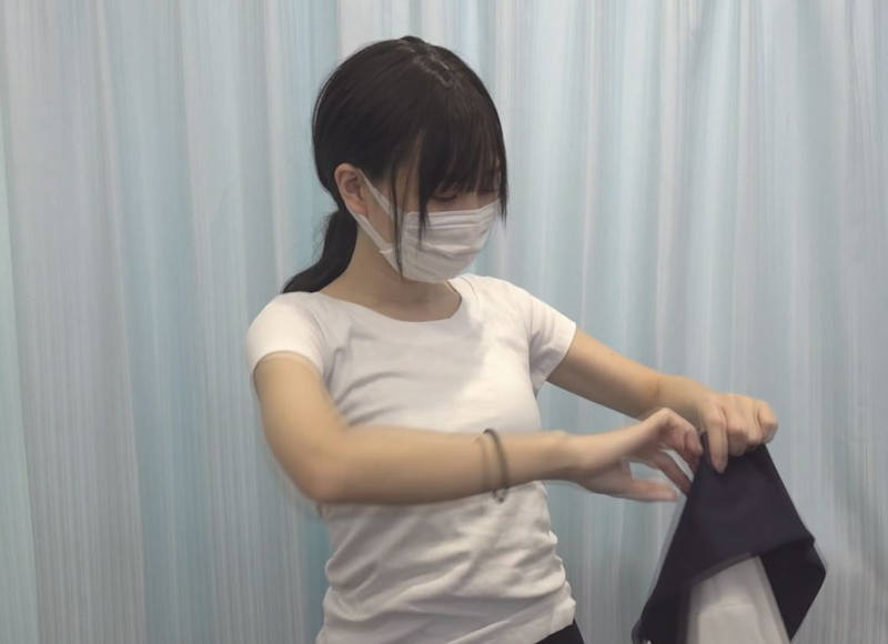 貧乳 着替え エロ画像 【22】