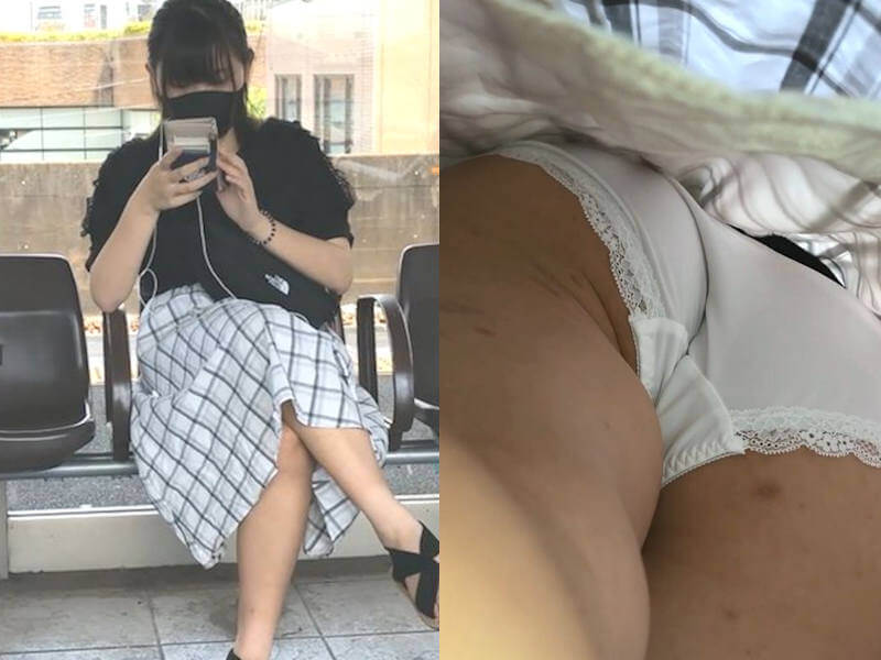 スカートの中を逆さ撮りしたエロ画像