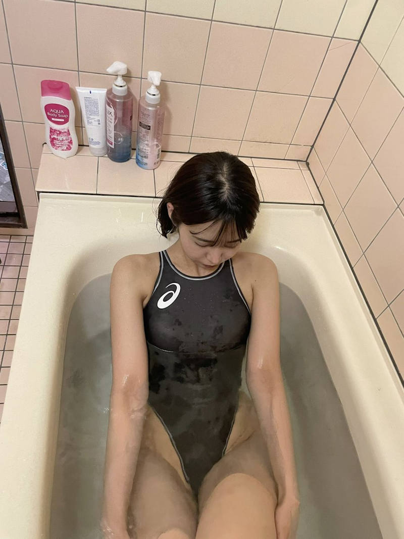 競泳水着 エロ画像 【21】