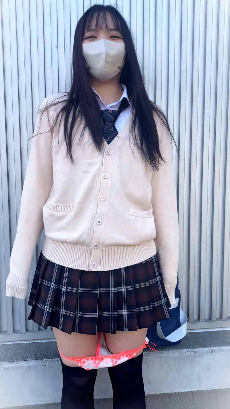 洋服 下着 脱ぎかけ エロ画像 【3】