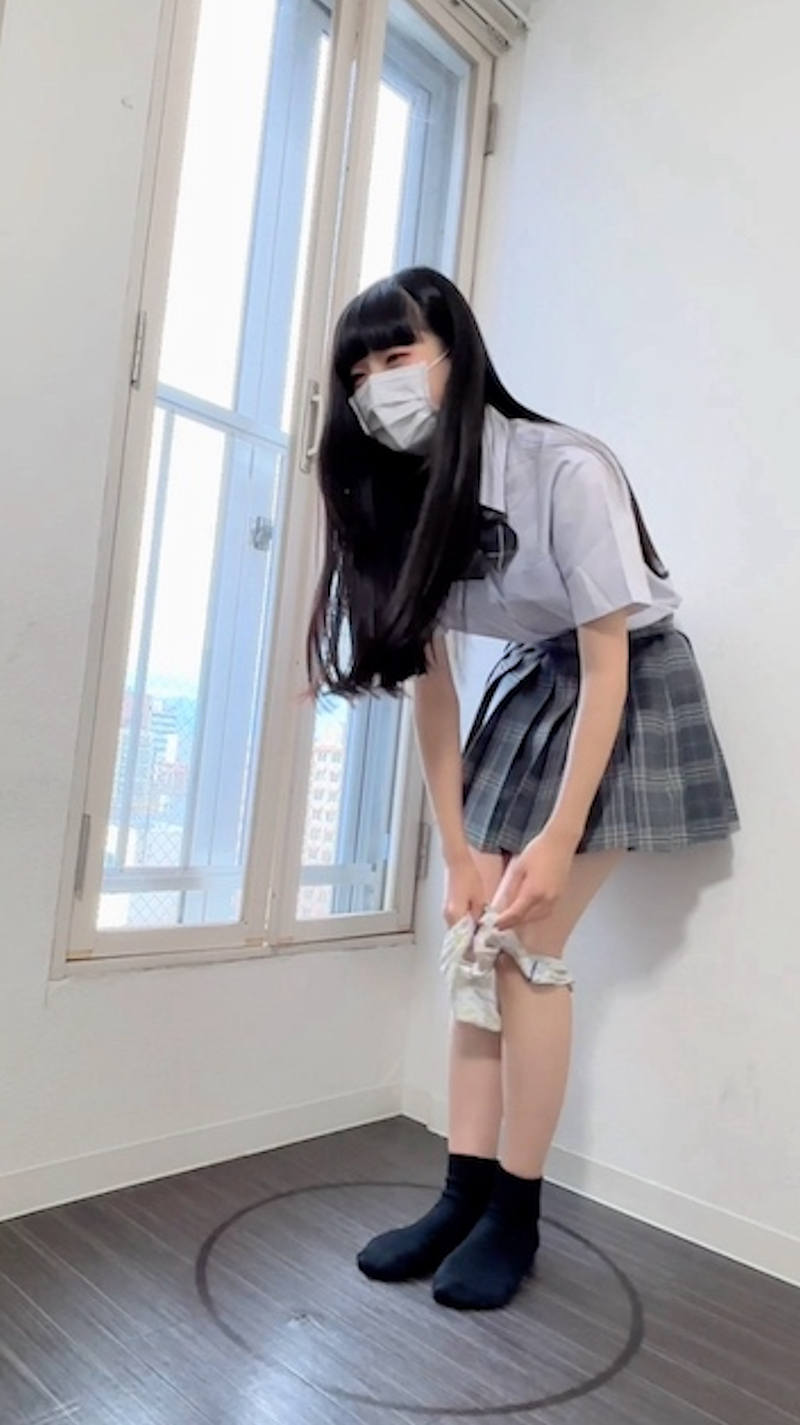 洋服 下着 脱ぎかけ エロ画像 【14】