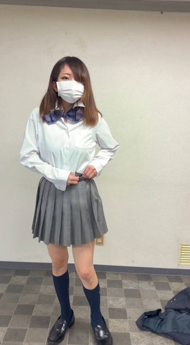 洋服 下着 脱ぎかけ エロ画像 【44】