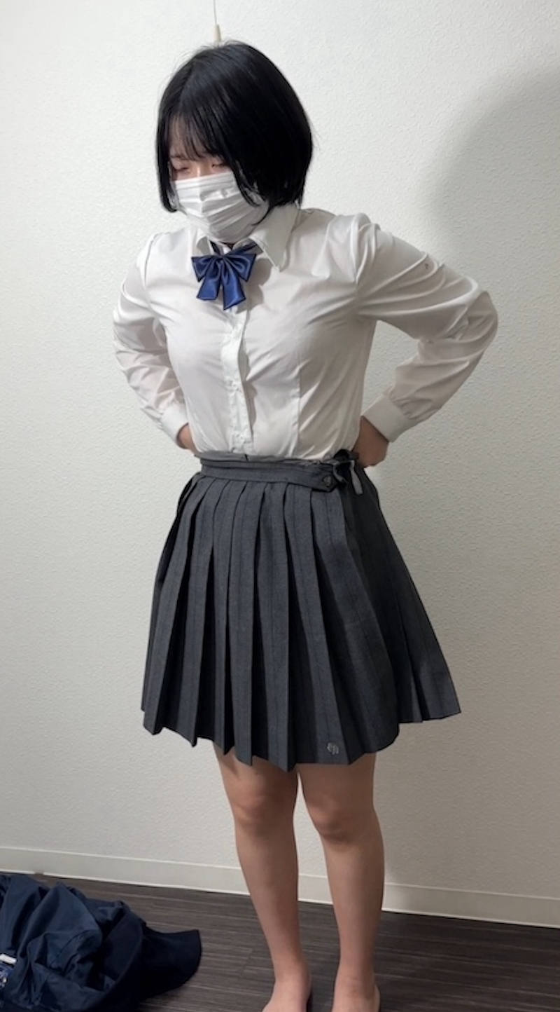洋服 下着 脱ぎかけ エロ画像 【46】