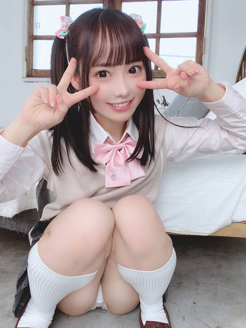 パンチラ 制服 エロ画像 【2】