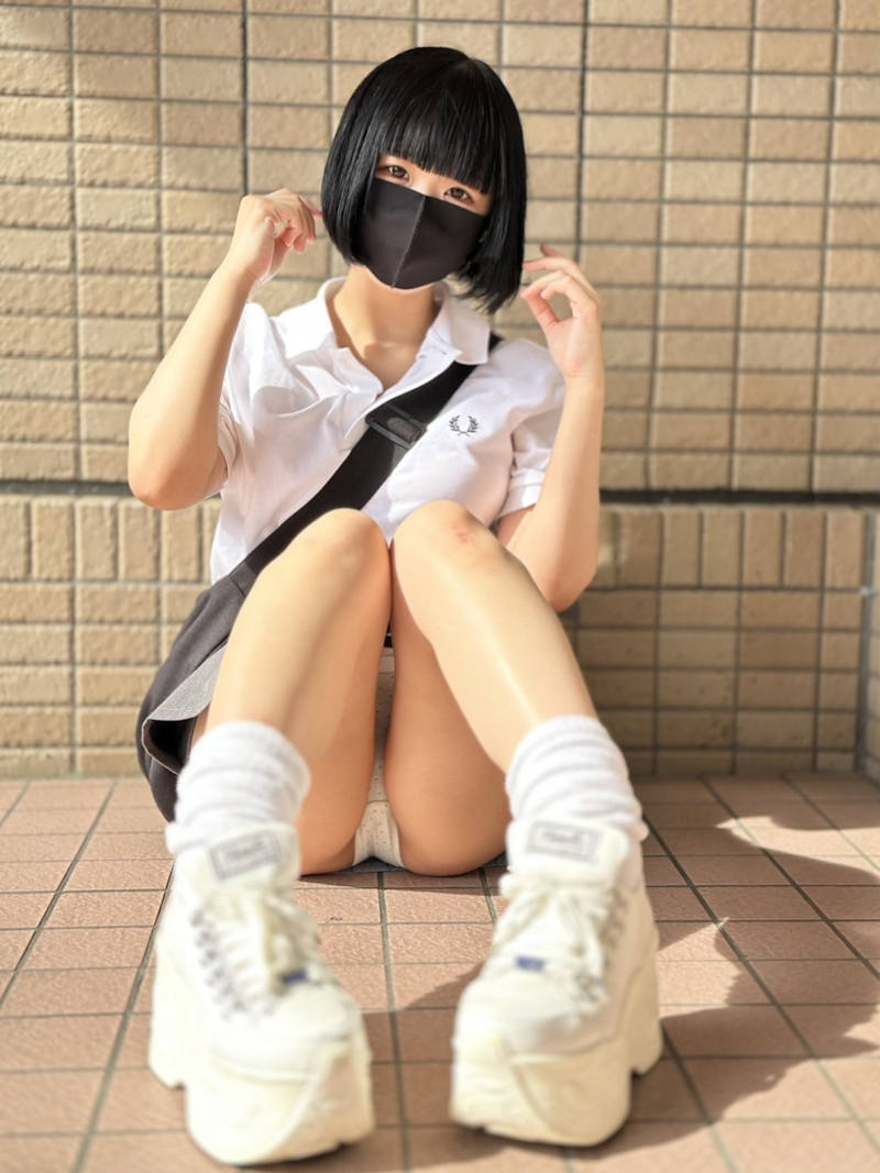 パンチラ 制服 エロ画像 【32】
