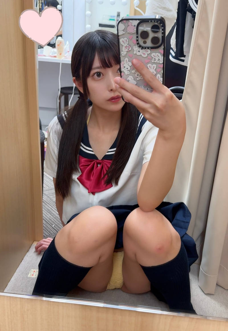 パンチラ 制服 エロ画像 【41】