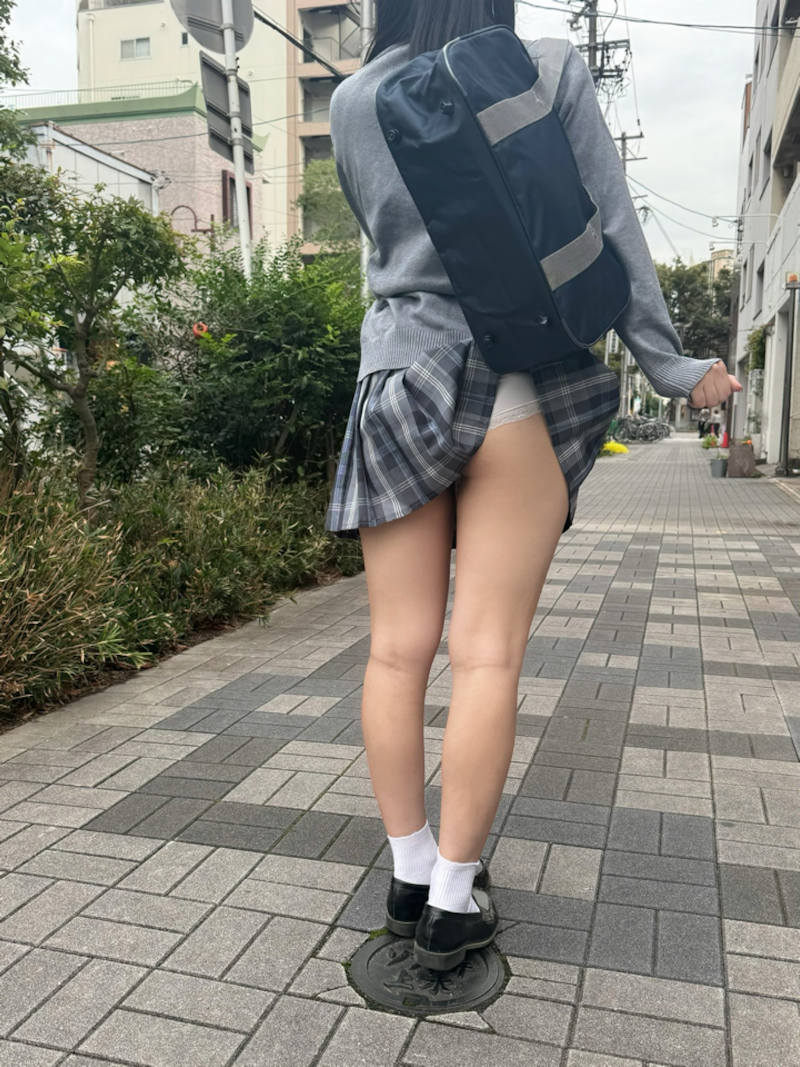 パンチラ 制服 エロ画像 【49】