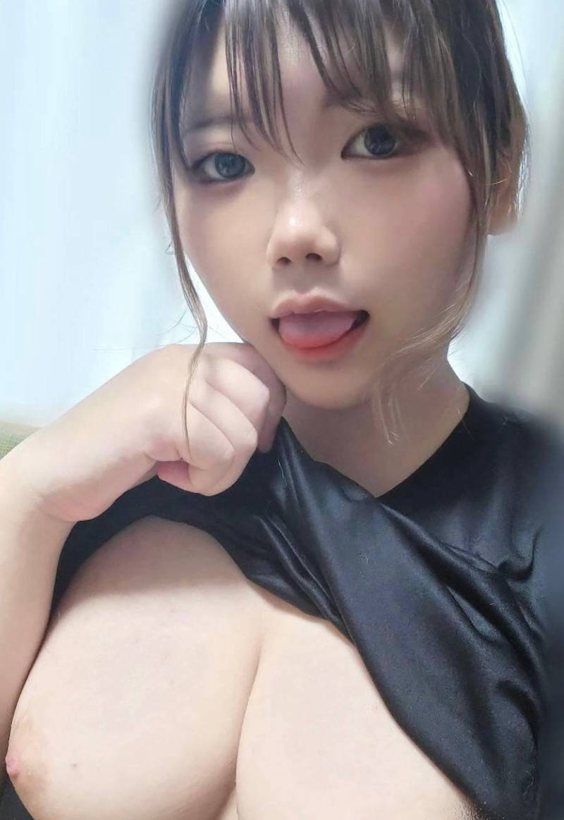 たくし上げ ノーブラ おっぱい エロ画像 【24】