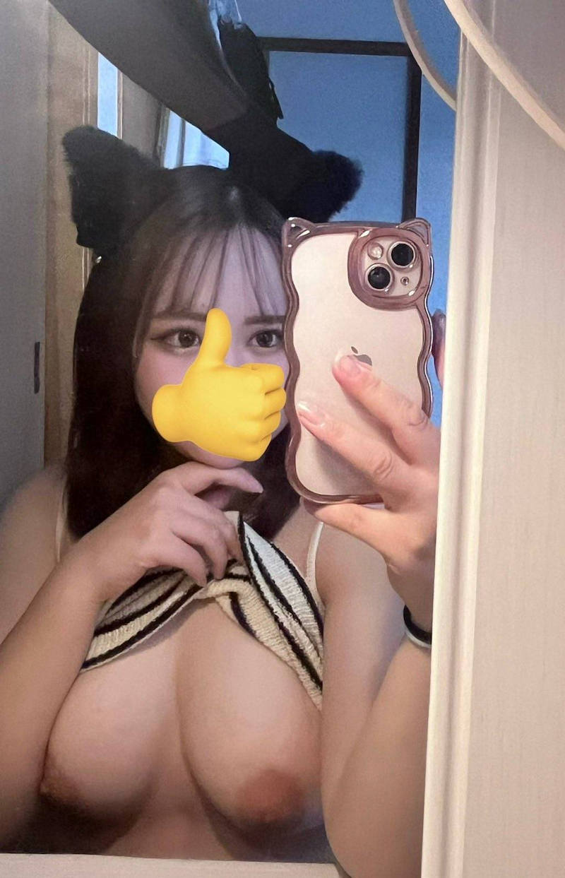 たくし上げ ノーブラ おっぱい エロ画像 【35】
