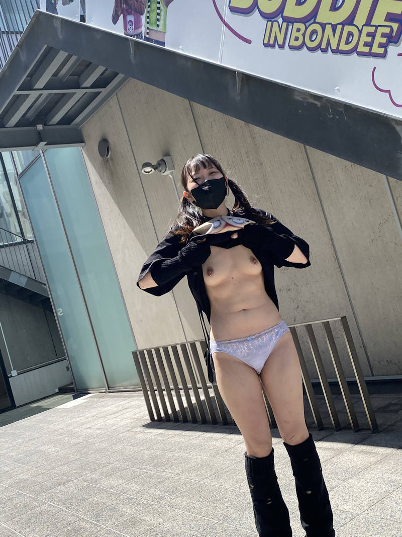 たくし上げ ノーブラ おっぱい エロ画像 【56】