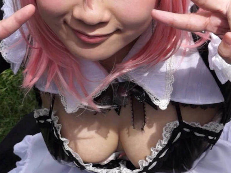 コスプレ胸チラ目線のエロ画像