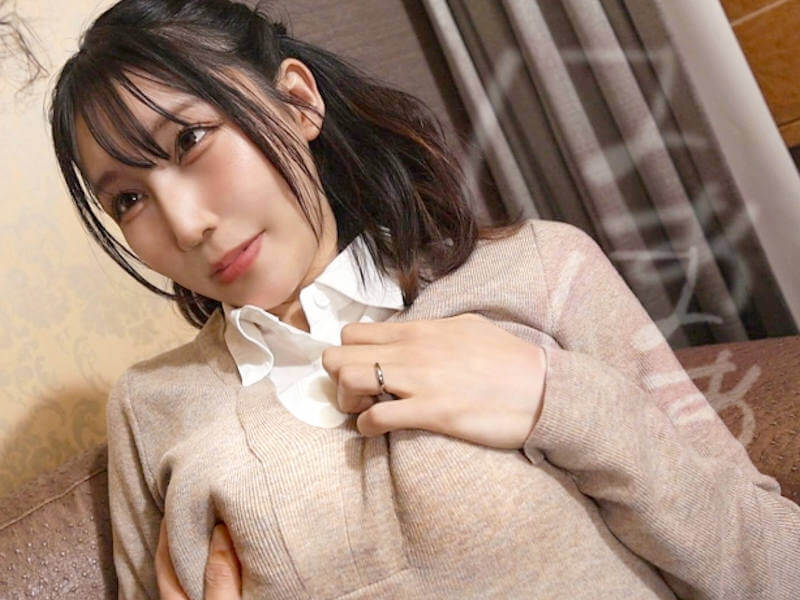 セックスレスの色白美人妻が潮吹きするAV