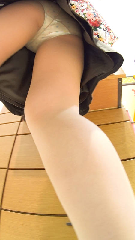 パンチラ逆さ撮り エロ画像 【50】