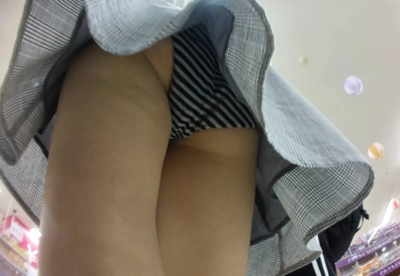 パンチラ逆さ撮り エロ画像 【59】