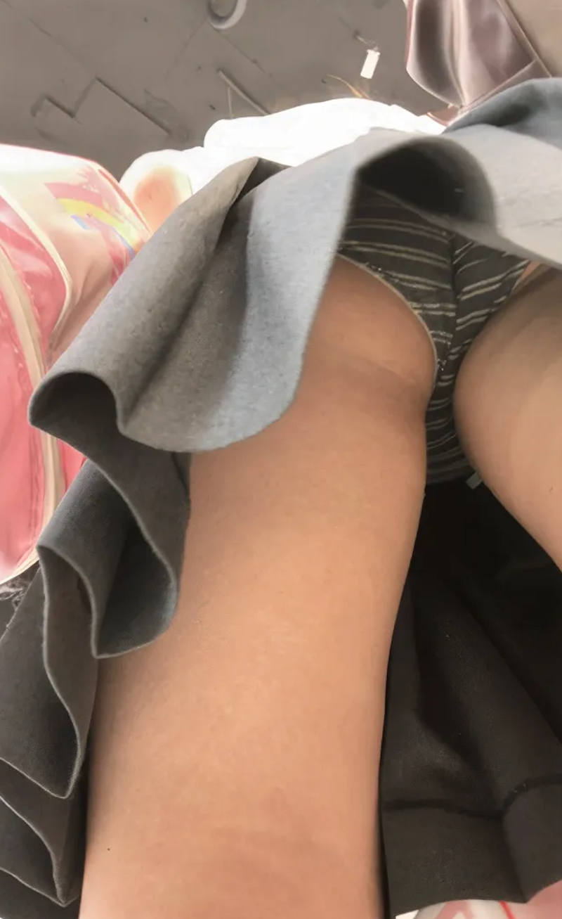 パンチラ逆さ撮り エロ画像 【87】
