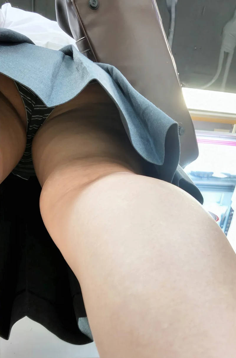 パンチラ逆さ撮り エロ画像 【89】